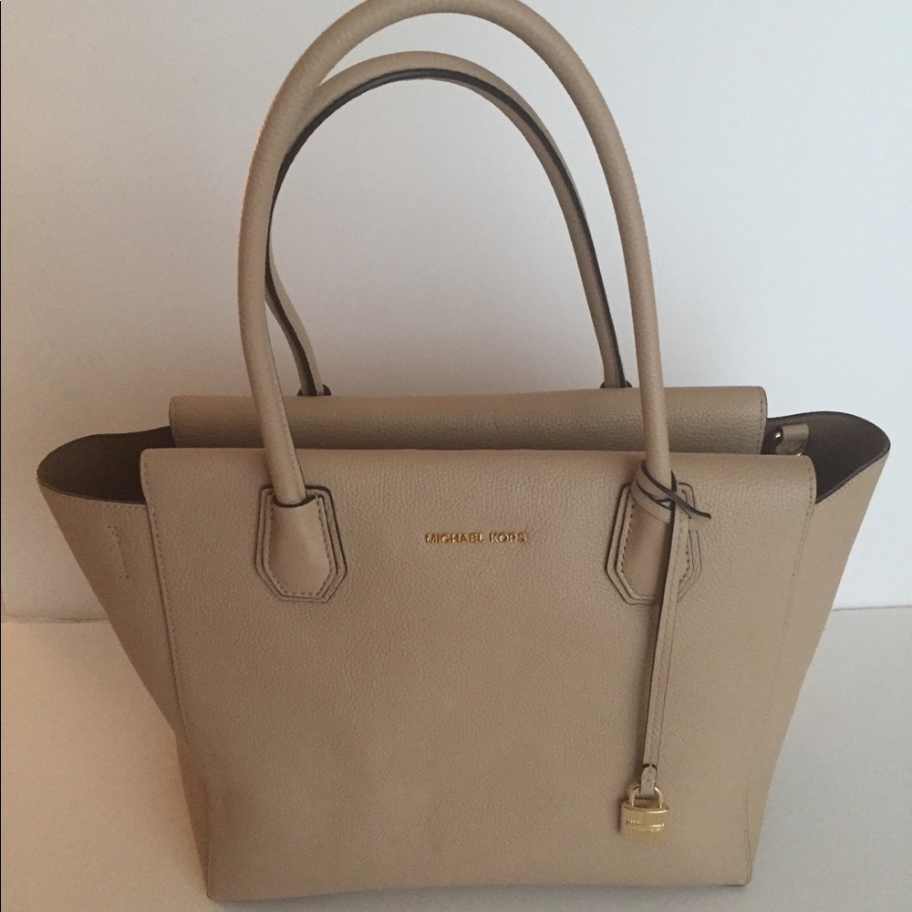 🎉Like new Michael Kors tan tote purse